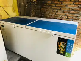 FREZERR BOX BESAR
