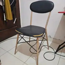Kursi Cafe Minimalis Hitam – Cocok untuk Renovasi atau DIY
