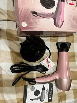 Remington Hairdryer / Pengering Rambut Coconut Smooth D5901