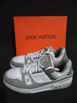 Sepatu Louis Vuitton