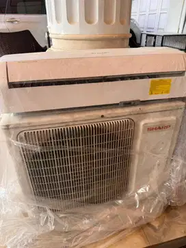 Ac sharp 1 pk low listrik