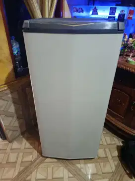 Kulkas merek AQUA 1 pintu