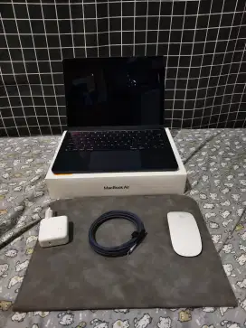Macbook air M2 16/256gb Masih Garansi Ibox