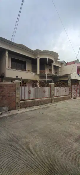Dijual rumah siap huni 2 lantai di duren sawit Jakarta Timur