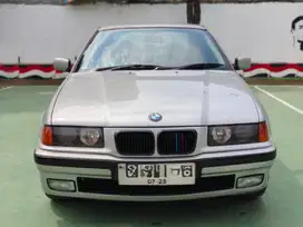 BMW 318i 1998 Bensin