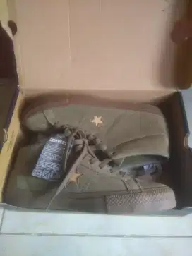 Sepatu Converse Kulit Suede Baru Asli