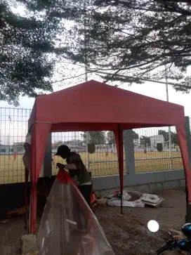 Yang paham dan jual cepat Tenda dagang 2x2 m dengan tirai penutup 3