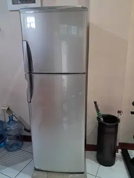 Jual kulkas 2 pintu Hitachi