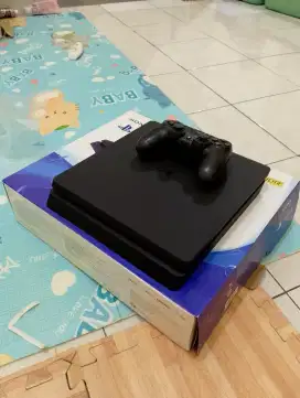 Playstation 4 (PS4) Slim 1TB