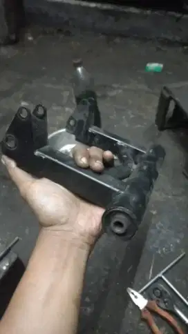 Engine mounting aerox