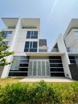 Rumah Golf Island Mewah View Golf + Danau