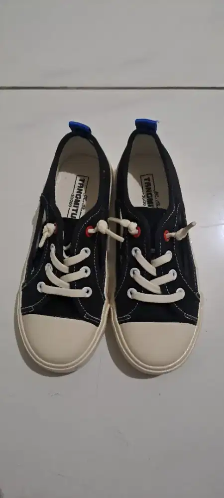 sepatu anak kecil