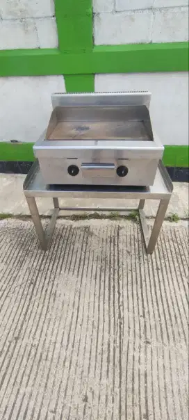 Gas Tepanyaki include meja
Ukuran Tepan 55x48x35
Ukuran meja 65x55x50