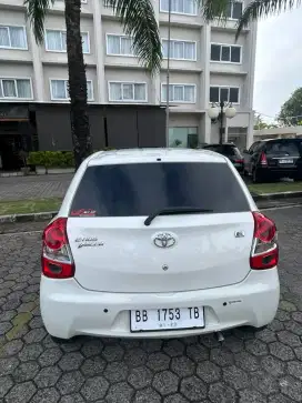 Di jual mobil Etios Valco type E 2013 manual