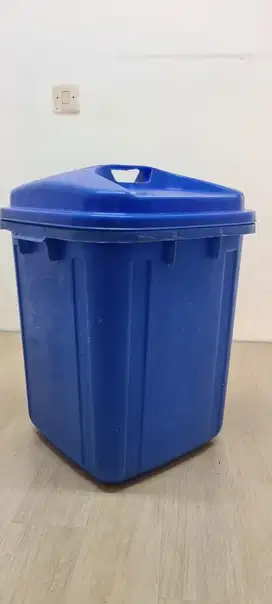 Ember air segi dengan tutup 50 liter, tong sampah, storage