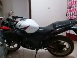 Honda CBR 150 R cbu thailand suratt lengkapp ,pjak panjang josss