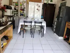 Menjual meja makan bekas