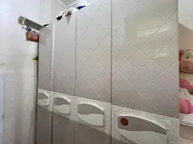Lemari baju 4 pintu