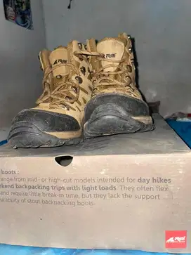 Sepatu Hiking Arei
