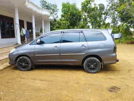 Toyota Kijang Innova 2009 Bensin