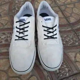 SIZE BESAR 47 VANS PUTIH BEKAS