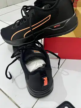 Sepatu olahraga merk Puma