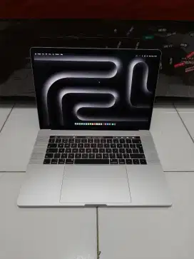 MACBOOK PRO 15 INCH 2018 i7 16/512 DUAL VGA