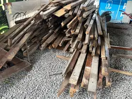 Kayu bengkirai dan jati bekas bongkaran