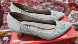 Sepatu hills Rowey
