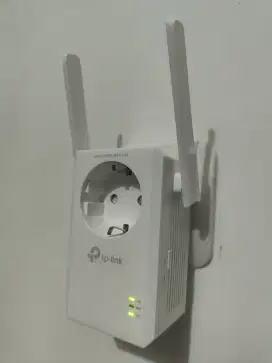 DI JUAL WIFI EXTENDER TP LINK TL-WA860RE
