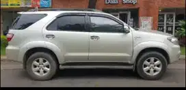 Toyota Fortuner 2010 Bensin