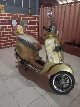 Vespa primavera 75th