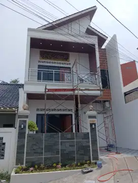 Rumah 2 lantai di depok nempel jalan raya dekat stasiun dan tol
