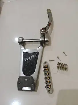 Tremolo Bigsby dan roller bridge