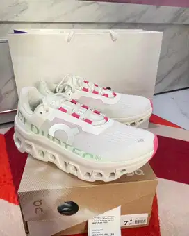 Sepatu ON Cloud Monster White Lima