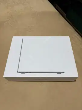Macbook Air M3 2024 16/256 GB (BNIB / belum buka segel)
