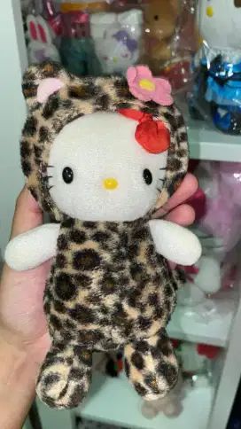 Boneka hello kitty macan bulir