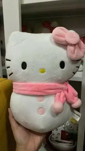 Boneka hello kitty salju