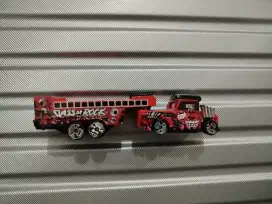 Hotwheels Diecast Truck Fantasy 100% Original