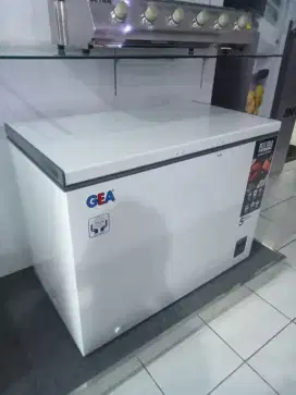 FREEZER BOX GEA AB208R KAPASITAS 200 LITER BARU GARANSI RESMI 5 TAHUN