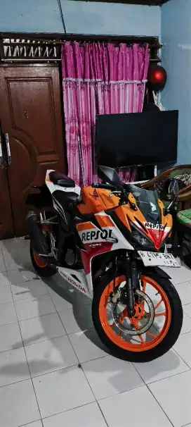 Honda CBR 150R Tahun 2017 Repsol Edition