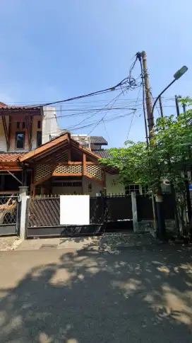 Dijual rumah di Paramount Gading Serpong