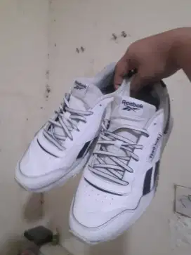 Sepatu reebok pria