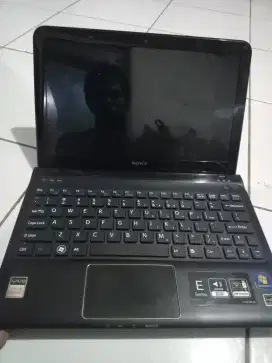 Sony Vaio AMD Radeon E2 ram 4gb HDD 320gb siap pakai