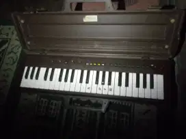 Piano Antik Merk YAMAHA
