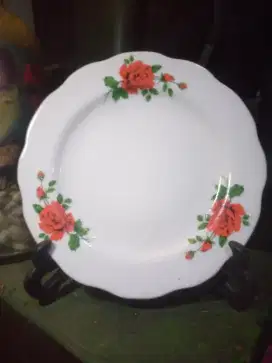 Piring Keramik Lawas Motif