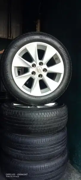 Velg oem toyota alphard R17 vcd 5x114,3 inclup ban kondisi 80%