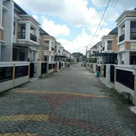 Rumah mewah 2 lantai perum Metro Harmony Wedomartani Sleman Yogya