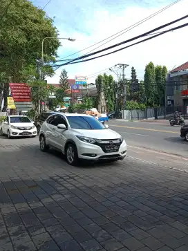Honda HR-V e cvt 2018 asli bali tangan pertama