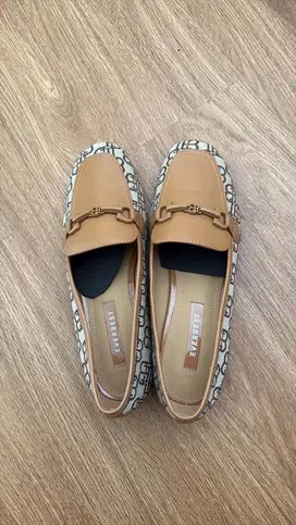 Dijual sepatu merk Everbest